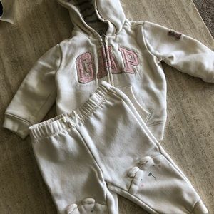 Baby gap white sweatshirt set 6-12 months